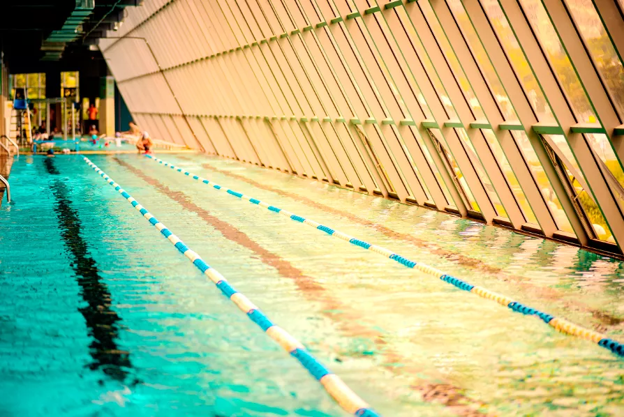 盖州成人混凝土钢结构游泳池项目